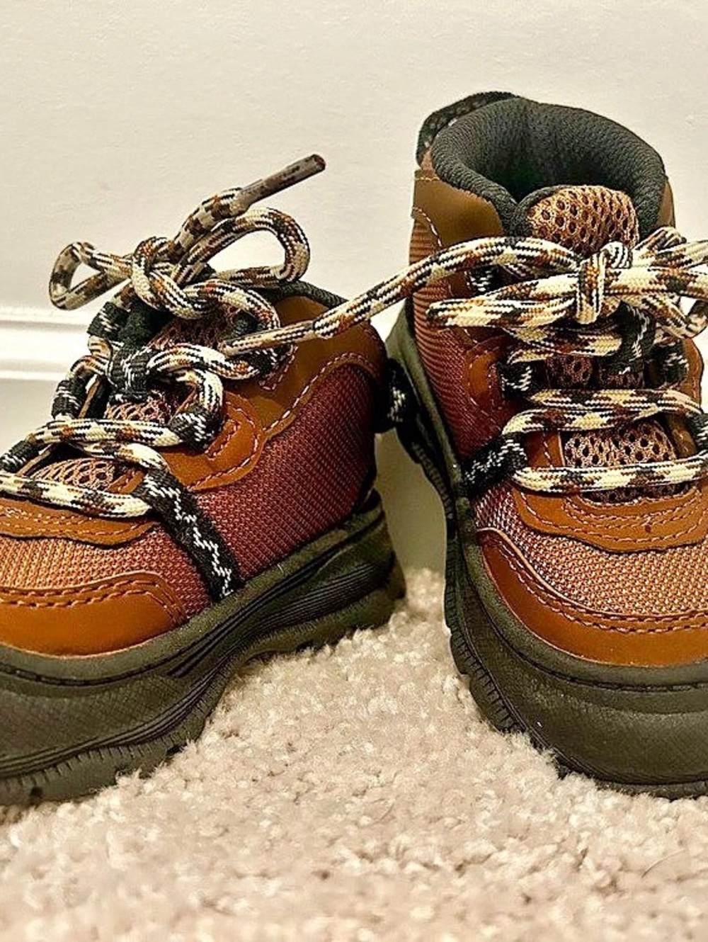 OshKosh B'gosh Brown & Black Boots Size 5